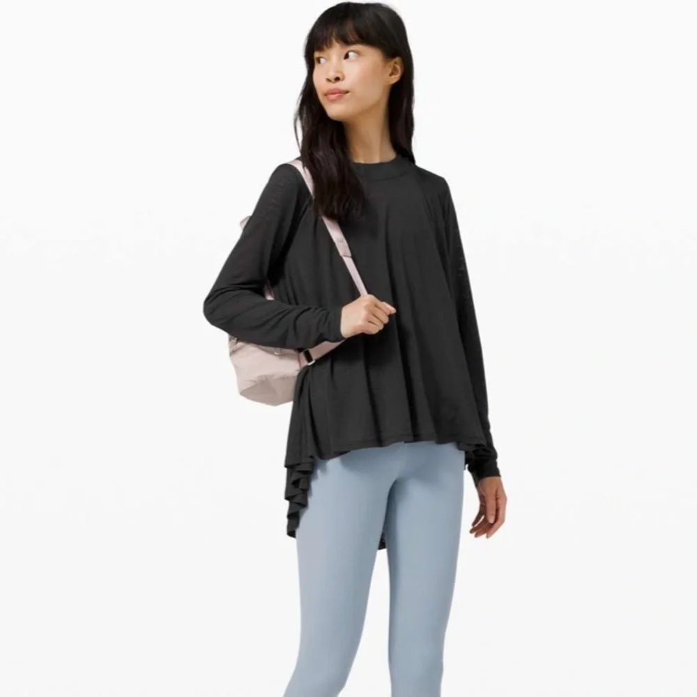 Lululemon Dare to Drape Long Sleeve in Black Size 8